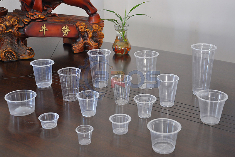 C&oacute;mo las m&aacute;quinas de termoformado de copa de pl&aacute;stico que satisfacen la alt&iacute;sima demanda de envases de bebidas desechables